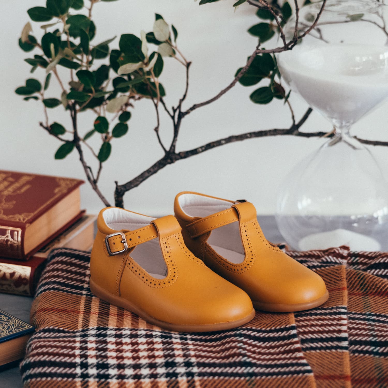 Zapatos pepitos piel camel Biguel