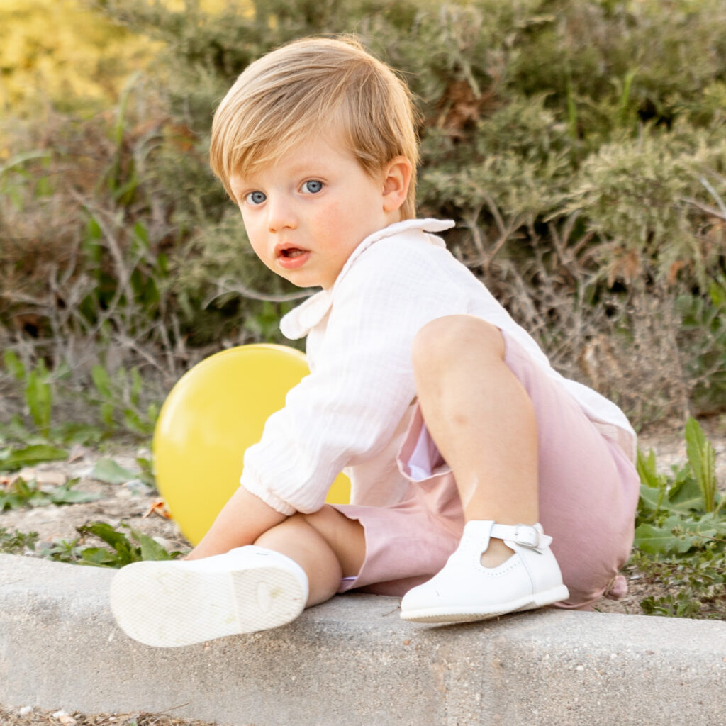 Zapatos primeros pasos bebe en piel blanco para beb&eacute; fabricados en Espa&ntilde;a Biguel