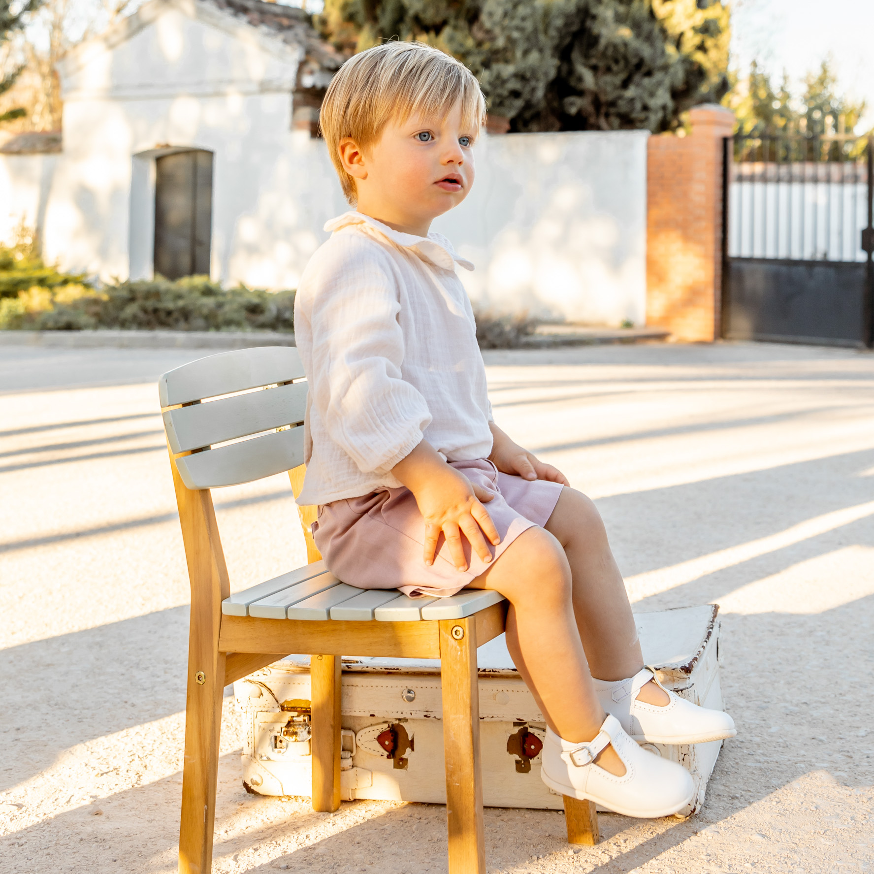 Zapatos primeros pasos bebe en piel blanco para bebé fabricados en España Biguel